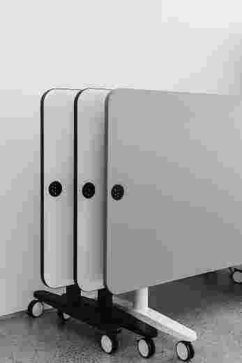 Aerial Move – cordless height-adjustable flip table | Vidak