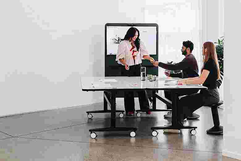 Aerial Move – cordless height-adjustable flip table | Vidak