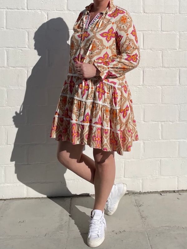 Jurk Happy beige Jurk Happy beige