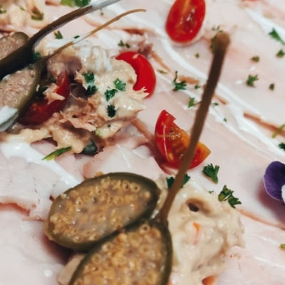 1x Slaatje vitello tonato