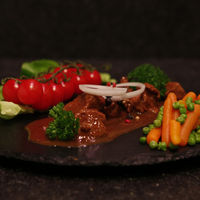 2,00kg Bereid stoofvlees, 1x Verse frieten (1 kg, voorgebakken)