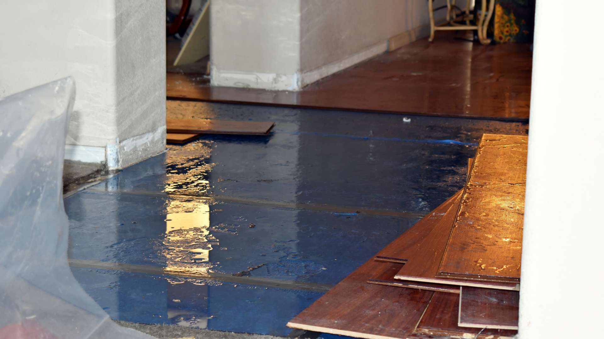Bathroom Floor Flooded After Pipe Leak in Spring, TX
