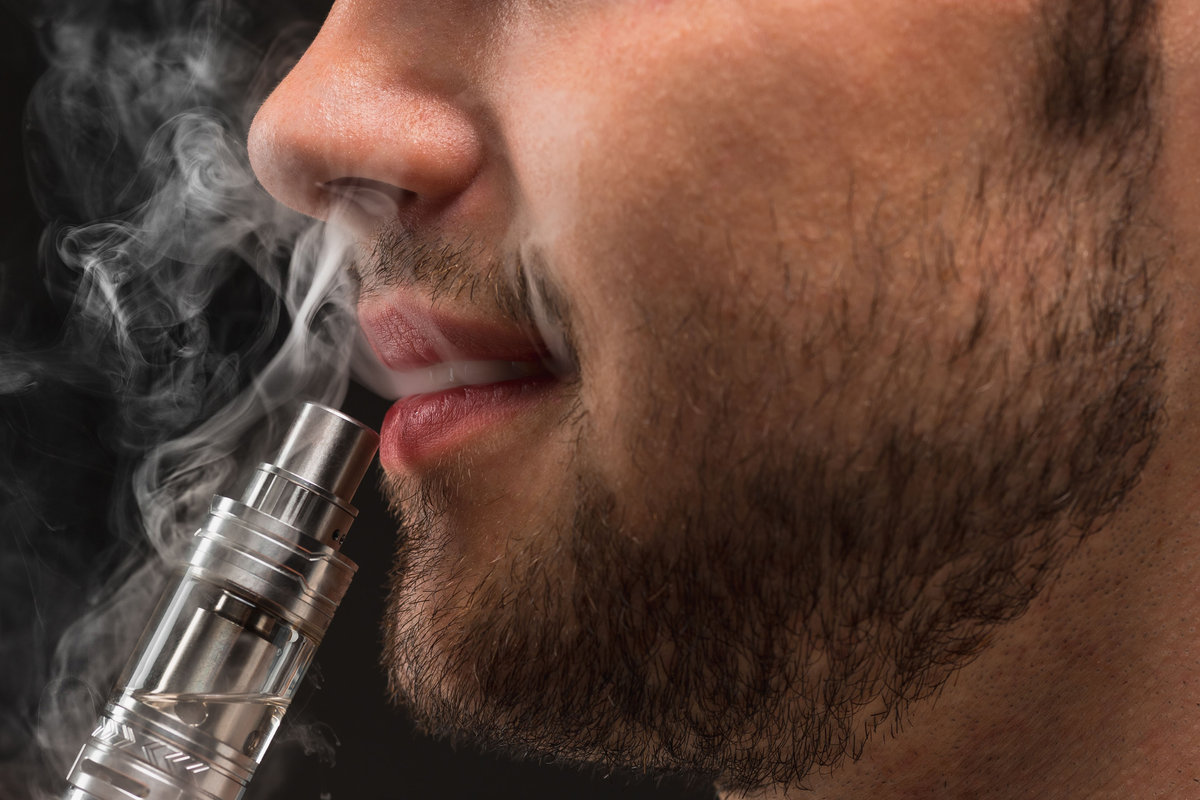 Fumar cigarreta electrònica, vapejador