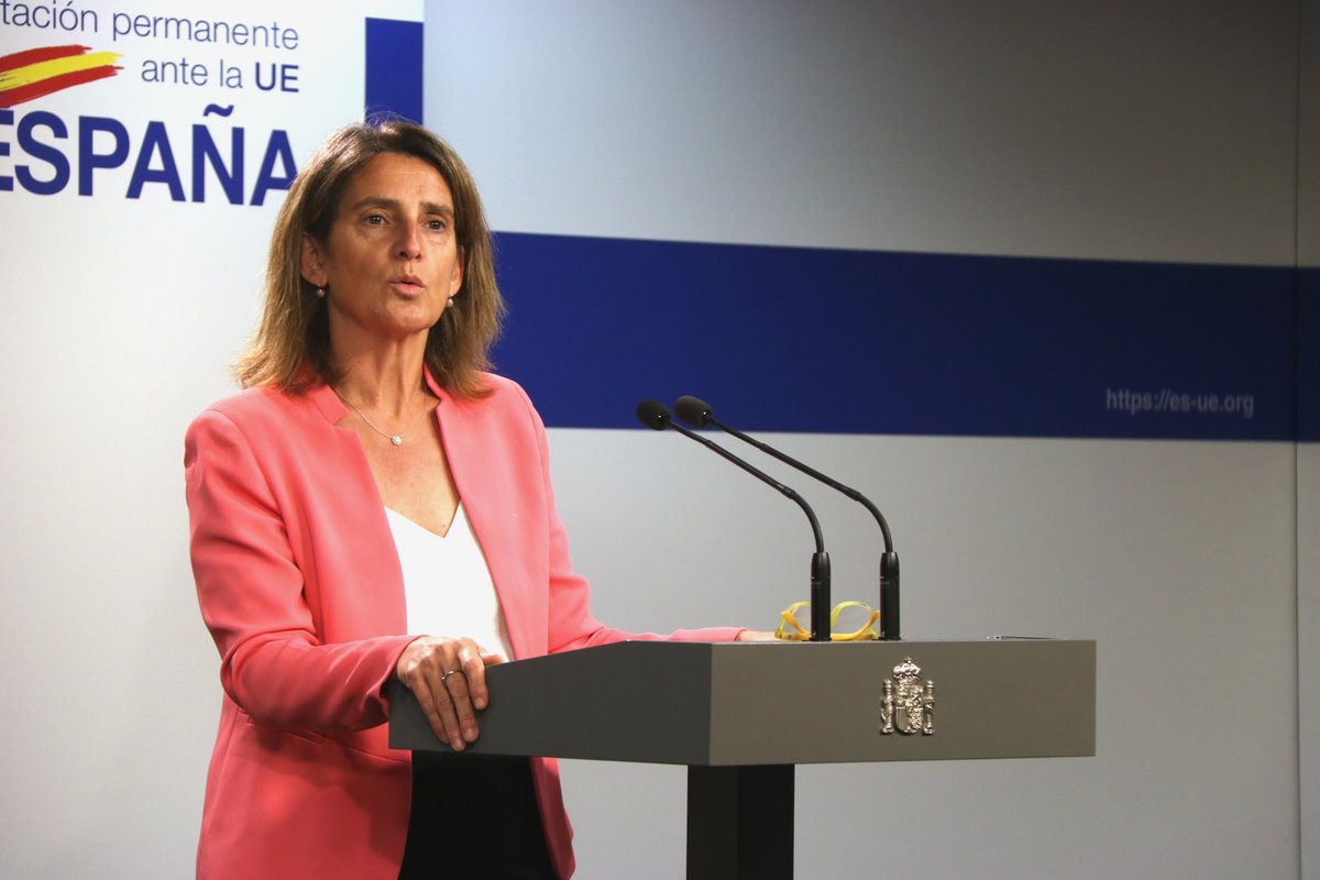 La ministra de Transició Ecològica, Teresa Ribera, durant la roda de premsa posterior al consell extraordinari d'energia celebrat a Brussel·les.