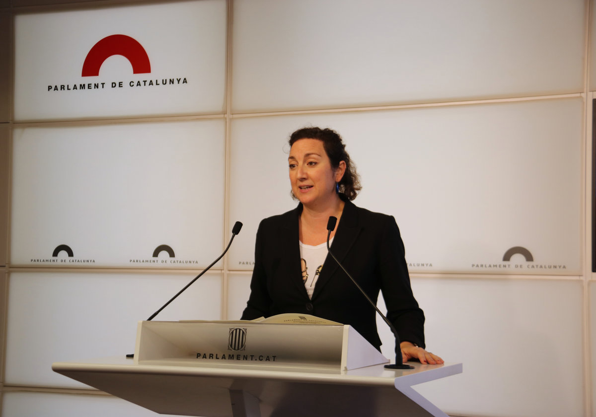 La portaveu del grup parlamentari del PSC, Alicia Romero, durant una roda de premsa al Parlament.