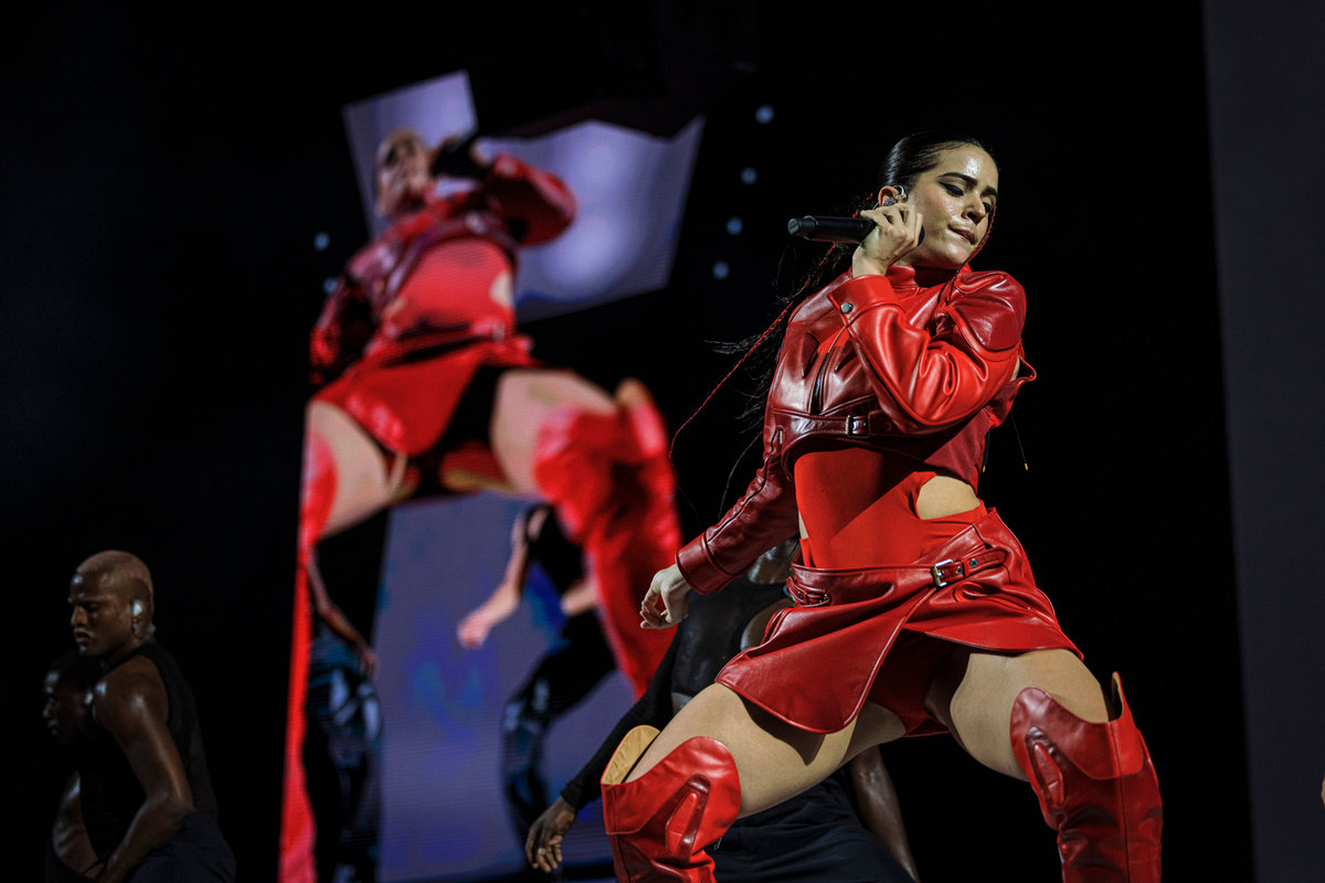 Rosalía durant el primer concert a Barcelona del Motomami World Tour.