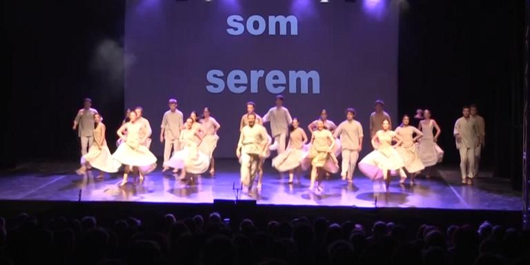 L’Esbart Dansaire emociona el públic rubinenc amb “Miratges”