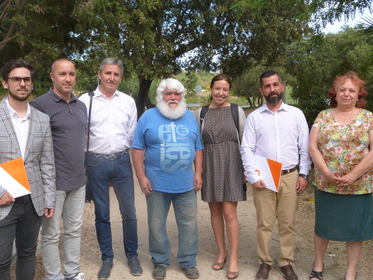 Representants de Ciutadans i dels veïns de Sant Muç aquest dilluns