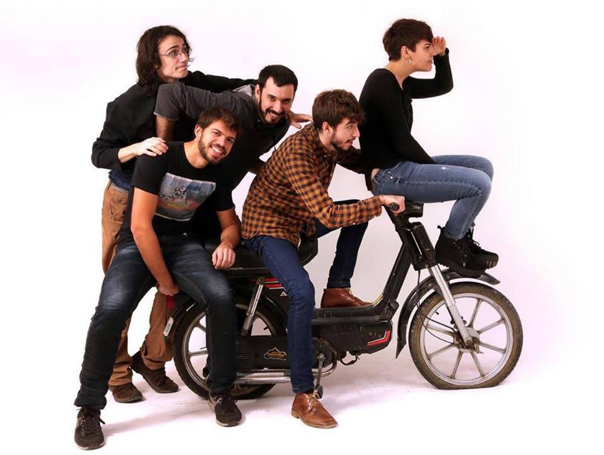 Els integrants del grup Seis pájaros de un tiro. 