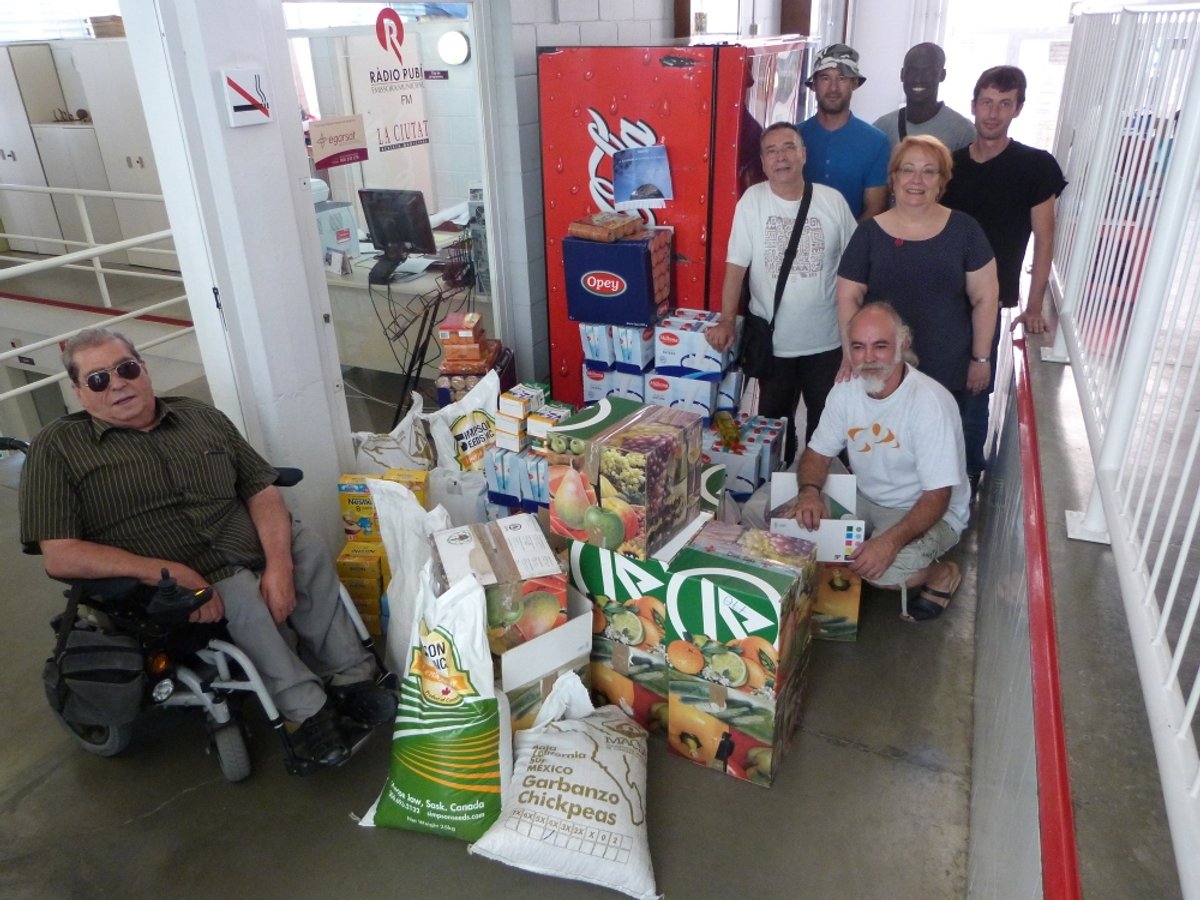 Moment de la recollida dels aliments