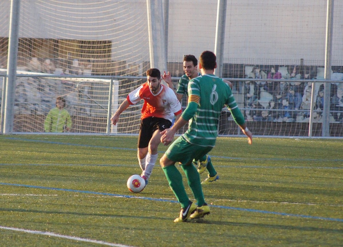 Jonathan Collado ha fet un bon treball a la banda dreta del Rubí davant del Cornellà
