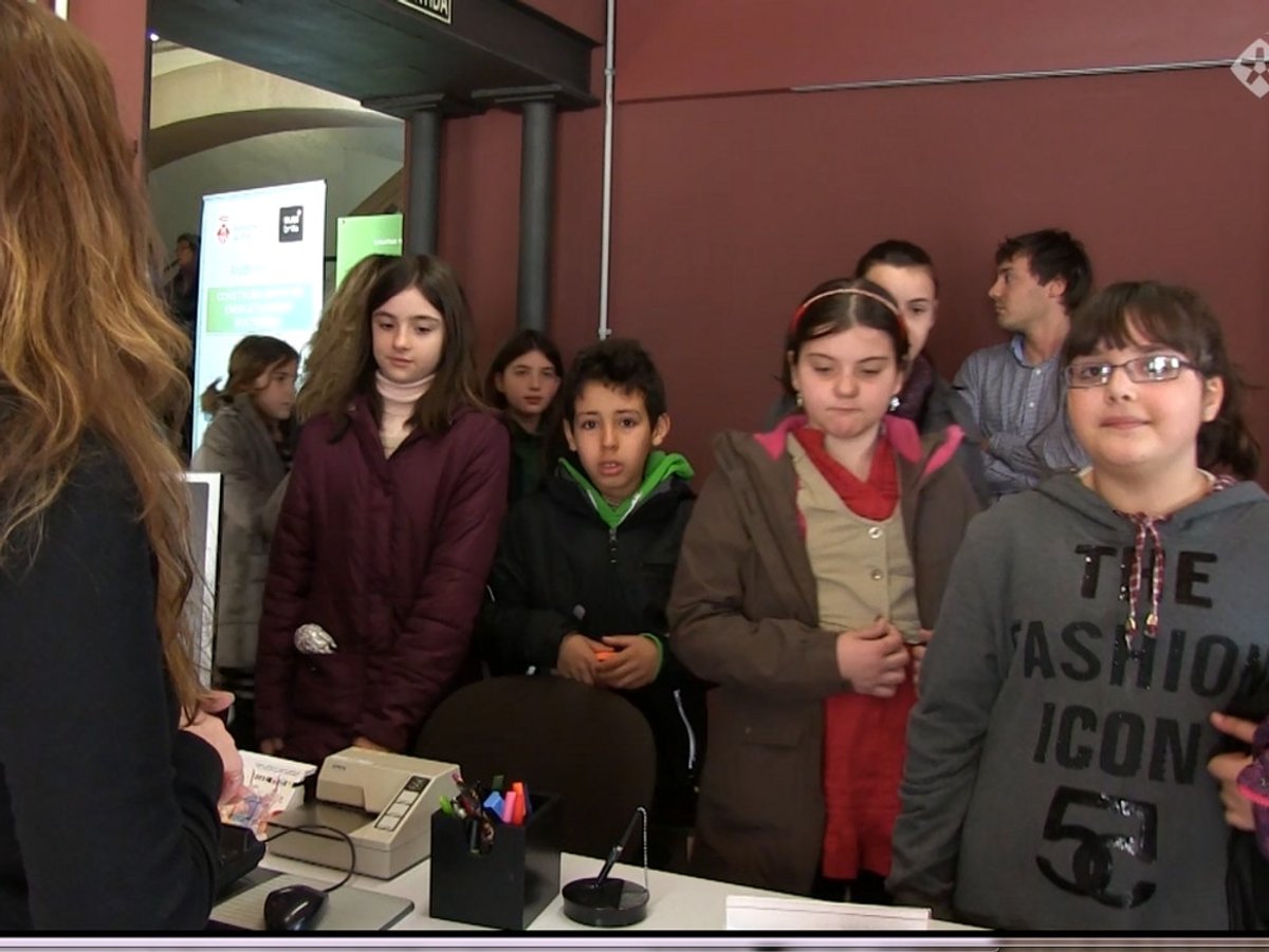 Els nens i nenes de 5è van visitar l’Oficina de Serveis a l’Empresa al passat mes de febrer (Arxiu)