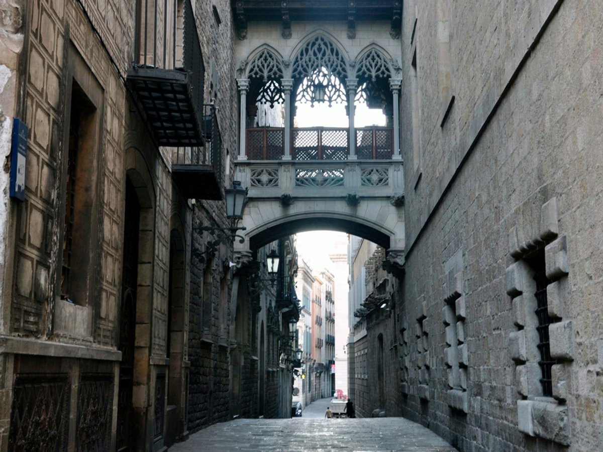 El carrer del Bisbe és un dels escenaris de la novel·la (foto: Wikimedia Commons) 