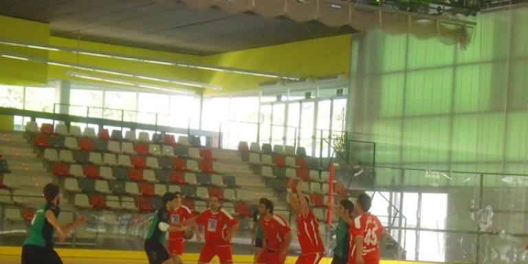 L'Handbol Rubí fa un pas de gegant per a la permanència