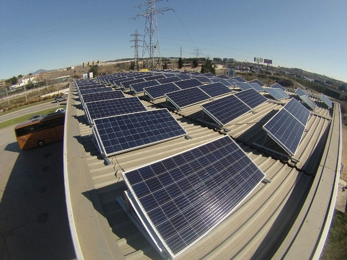 L’equip de govern estudia fer rebaixes fiscals a les empreses que apostin per energies renovables