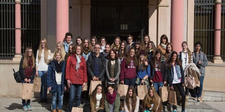 La regidora d’Educació rep els alumnes del nou programa d’intercanvi de l’Institut Duc de Montblanc