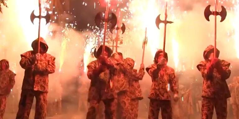 El correfoc omple de llum la nit de Festa Major