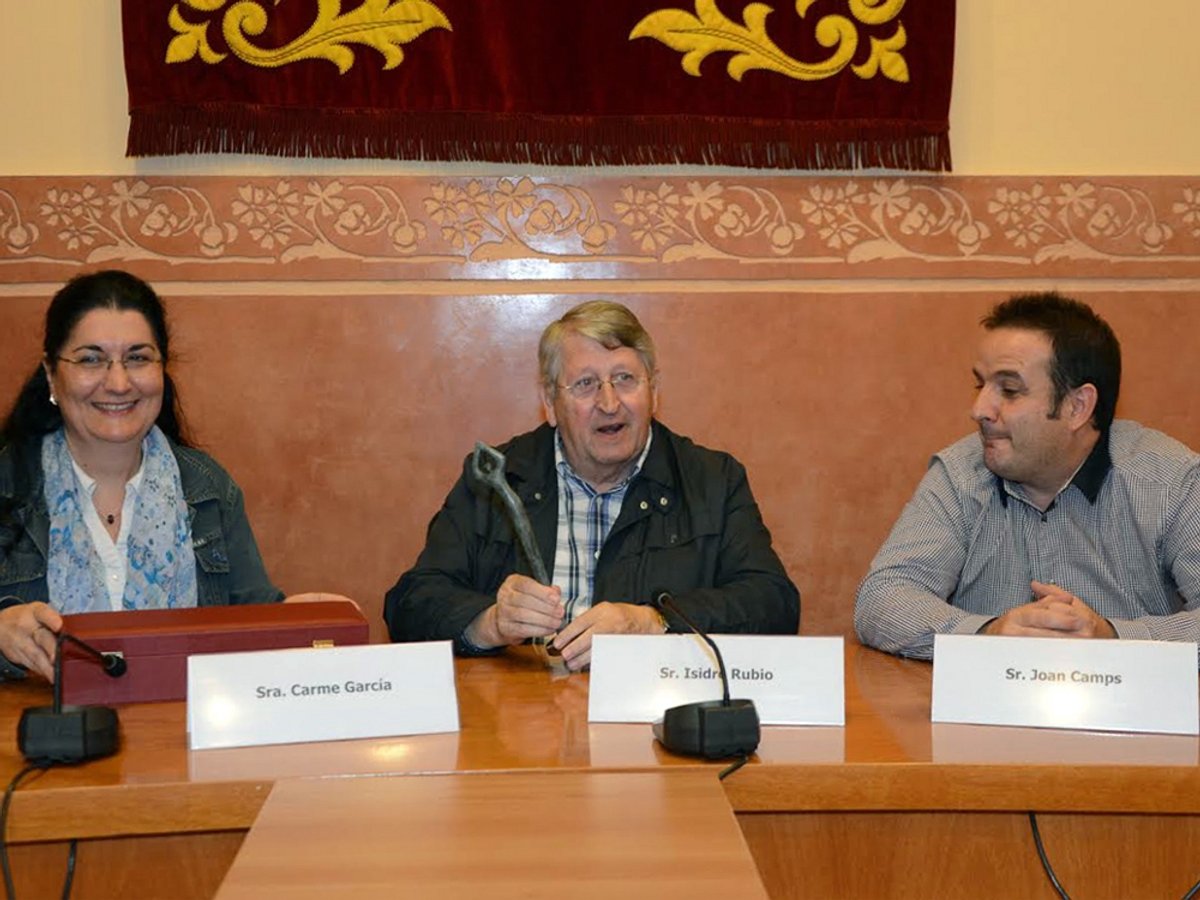 Isidre Rubio al centre amb l'alcaldessa i Joan Camps/Foto: Localpress