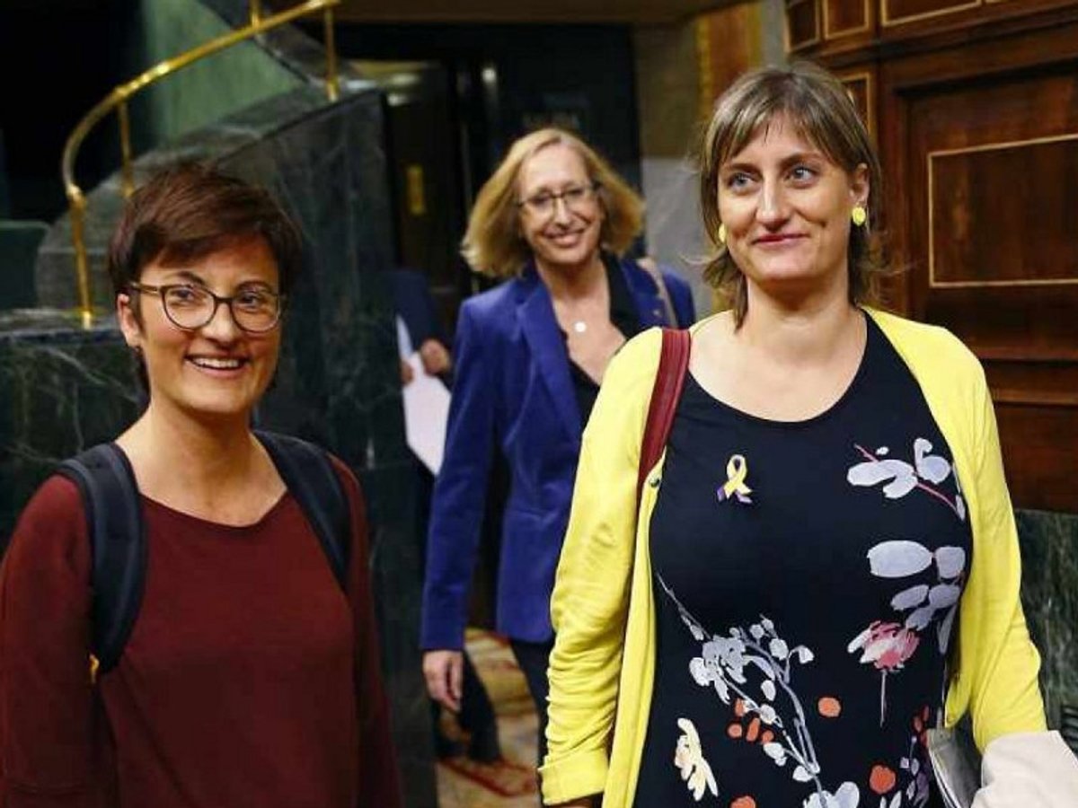 Les tres parlamentàries catalanes arribant al Congrés dels Diputats