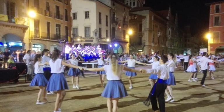 Les colles infantil i juvenil de Flor de Neu, segona i tercera respectivament en el concurs de Vic