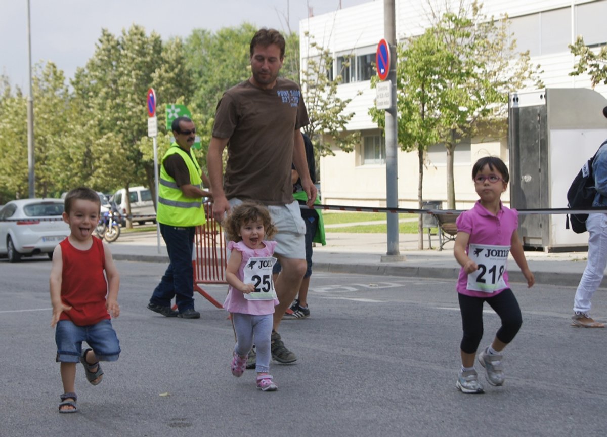El futur de l'atletisme sembla assegurat veient aquesta imatge de la cursa dels més petits