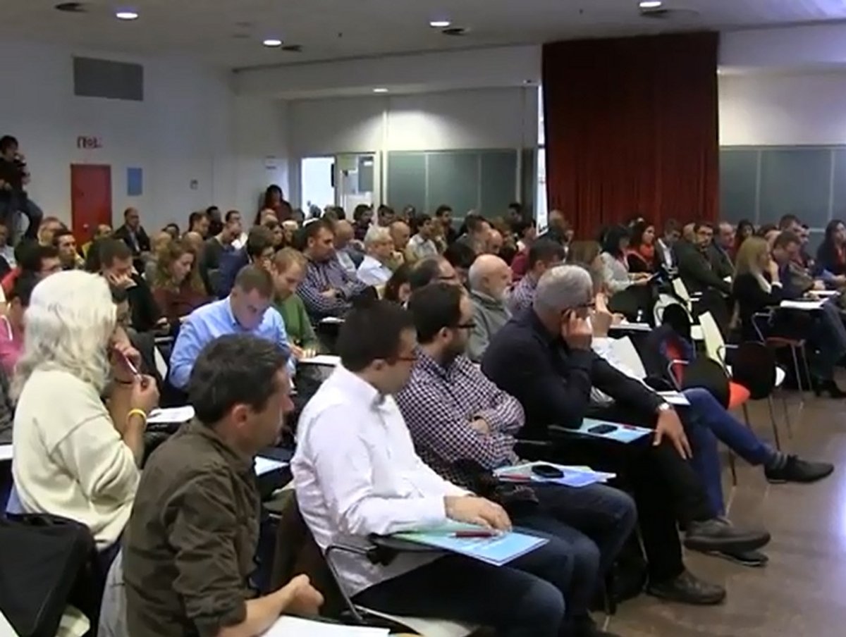 El congrés del Rubí Brilla s'està fent a l'auditori de la biblioteca. 