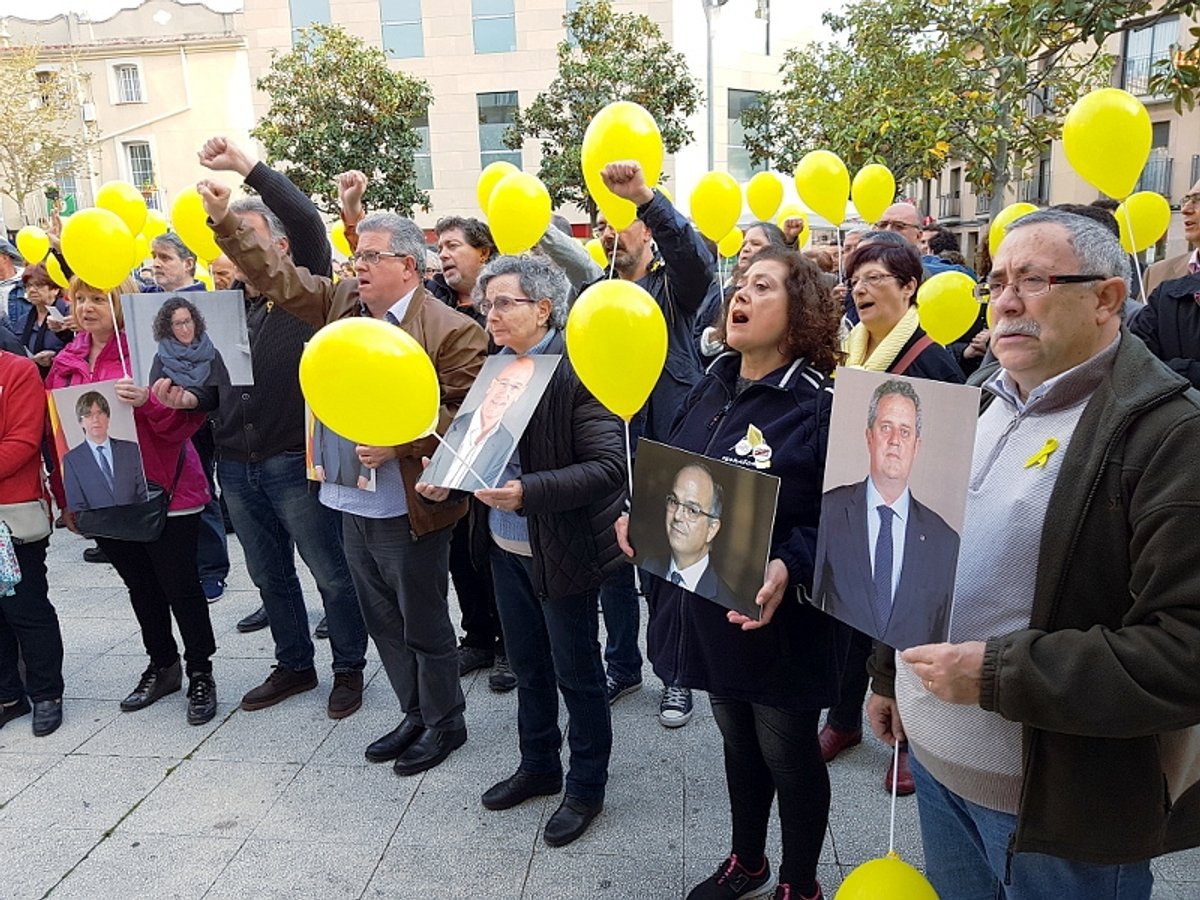 Alguns dels manifestants a la concentració d'aquest dilluns