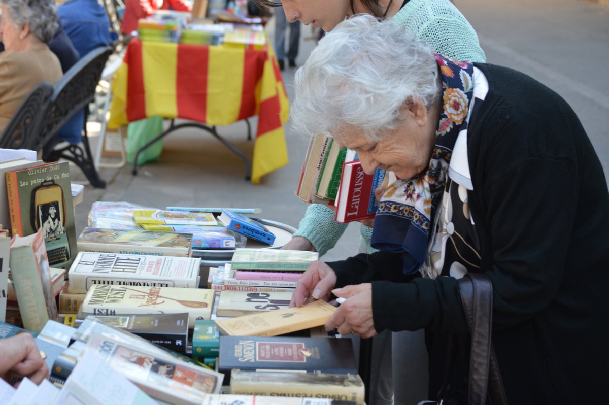 Recull d'imatges de la diada de Sant Jordi a Malgrat de Mar