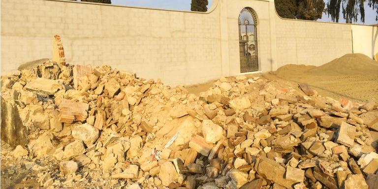 Finalitzen les obres per fer recular la façana del cementiri