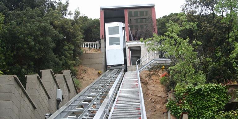 L'ascensor inclinat torna a funcionar