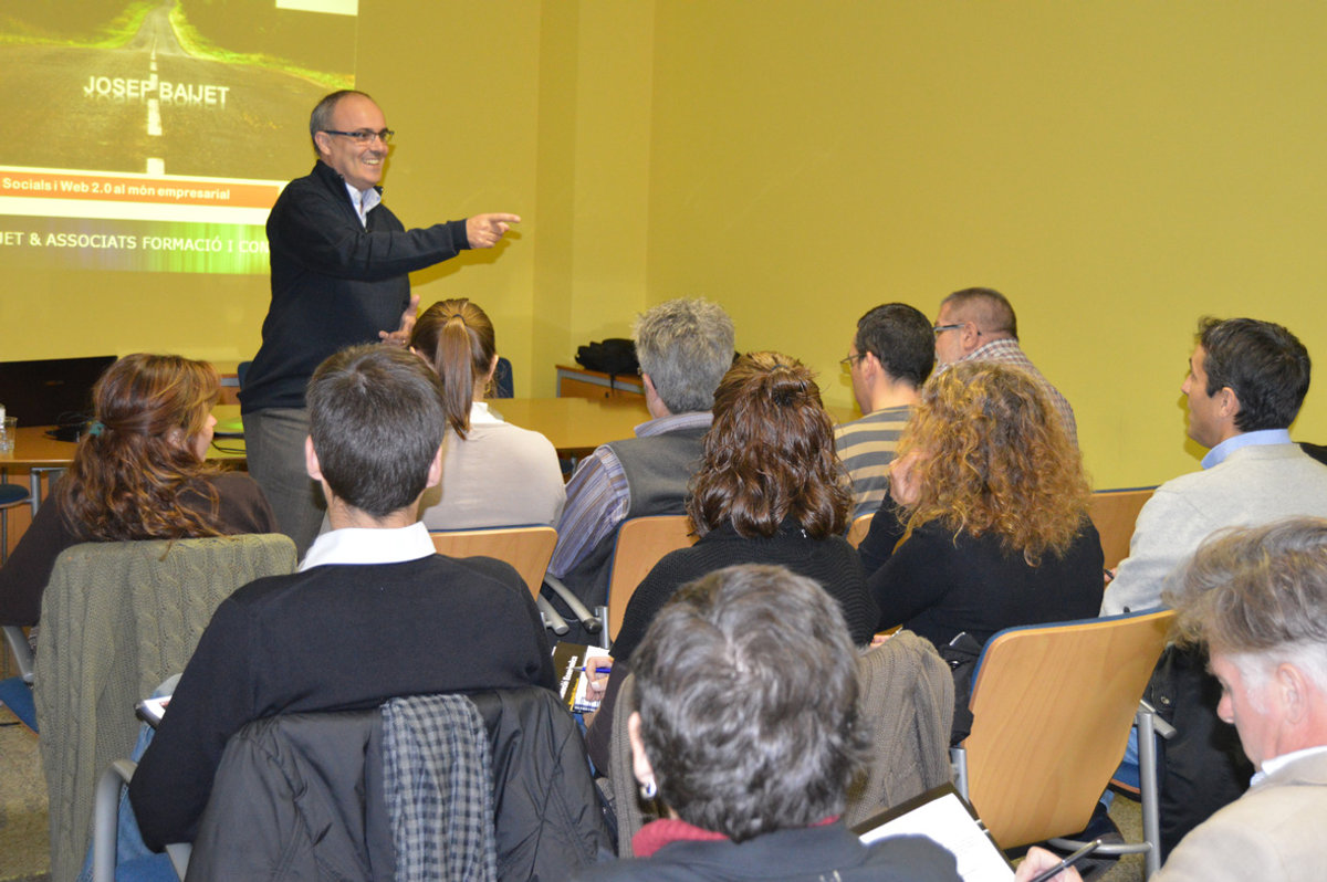 L'expert Josep Baijet aconsella als empresaris locals que siguin presents a les xarxes socials