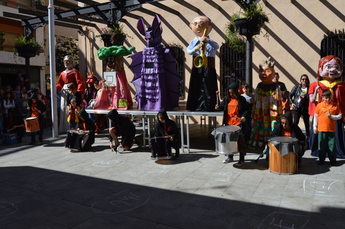 Festa multitudinària per batejar els gegantons de les escoles