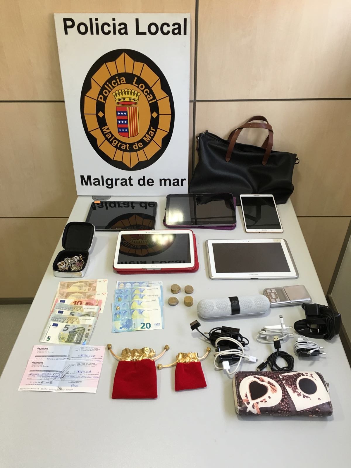 La Policia Local deté a Malgrat dos homes que haurien robat en un domicili de Santa Susanna