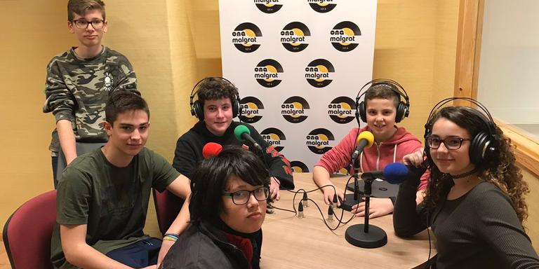 Alumnes de l'Escola Vedruna entrevisten dos joves grafiters