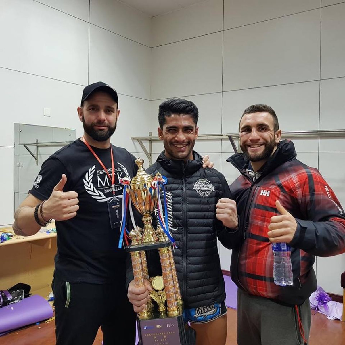 Khyzer Hayat guanya un nou combat de Muay Thai a la Xina