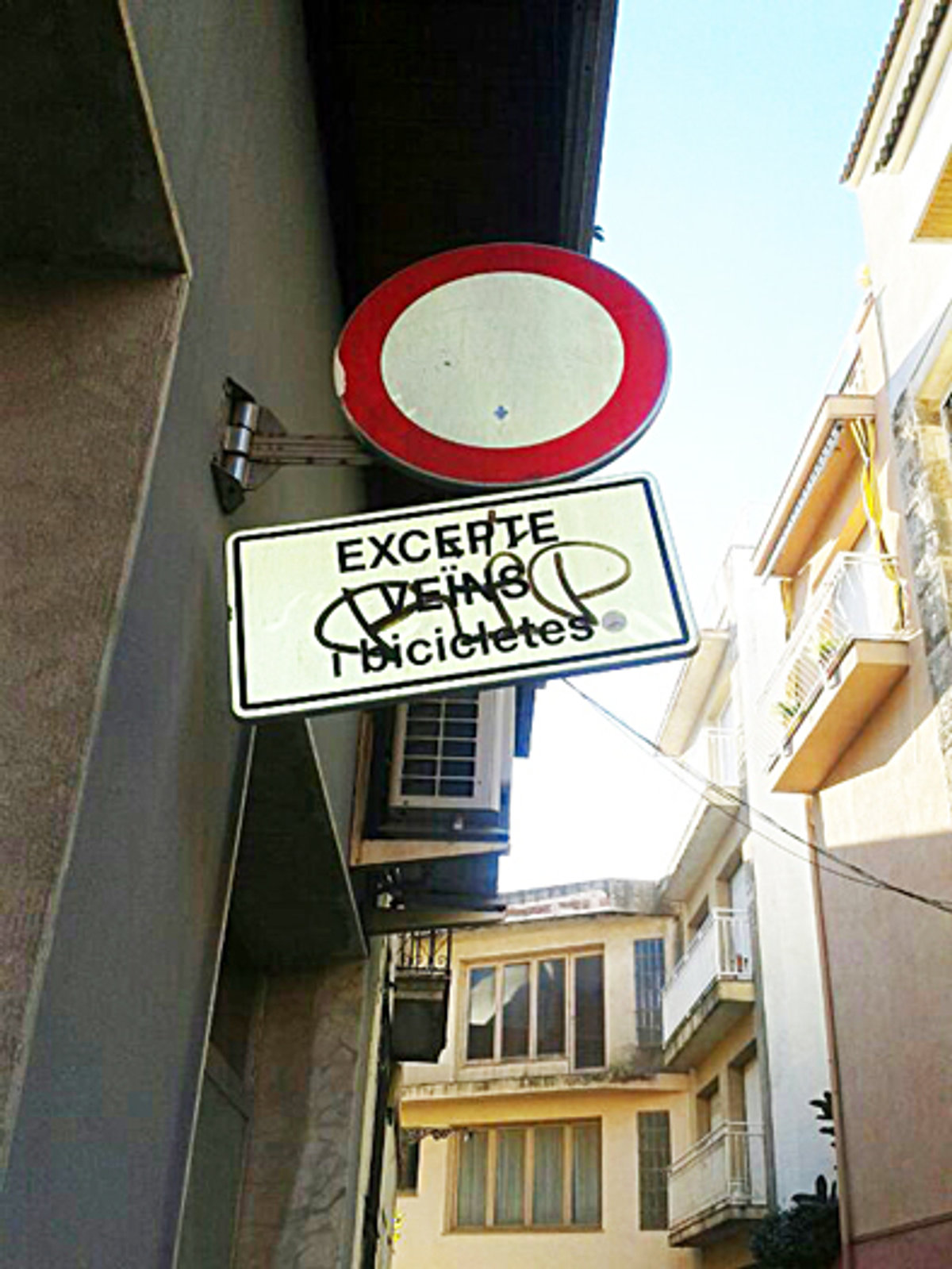 Engeguen una campanya per netejar Malgrat de pintades