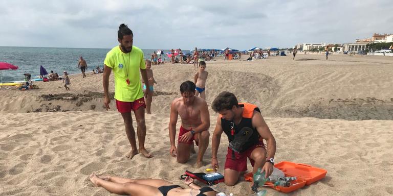 [VÍDEO] La platja de Malgrat de Mar acull un simulacre de salvament i reanimació