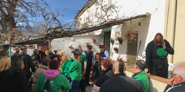 [CRÒNICA] L'àrea d'Acció Social i la PAH aconsegueixen l'ajornament d'un desnonament del carrer del castell