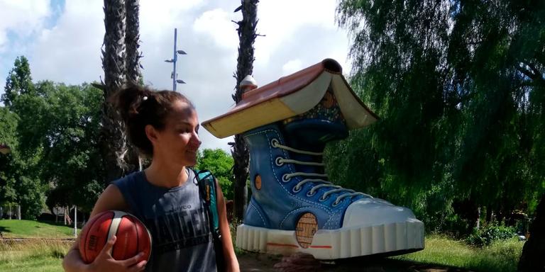 [VÍDEO] Laia Palau, jugadora de l'UNI Girona Club de Bàsquet, visita Malgrat de Mar per donar suport al CF en Producció Agroecològica