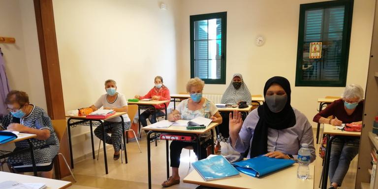 [ÀUDIO] Balanç satisfactori de la primera setmana de classes a l'Escola Municipal d'Adults Cases dels Mestres