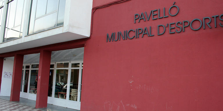 Adjudiquen els treballs per arreglar la claraboia del pavelló de l'avinguda de Tarragona