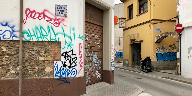 [ÀUDIO] Pla de xoc de 250.000 euros per netejar pintades a les façanes d'habitatges i establiments privats