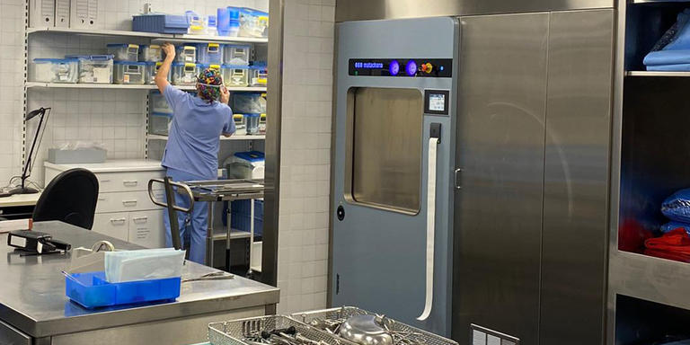 L'Hospital de Blanes recupera l'activitat quirúrgica amb una àrea d'esterilització millorada
