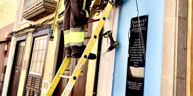 Telde, ahogada en cables: la permisividad municipal y el deterioro urbano en pleno siglo XXI