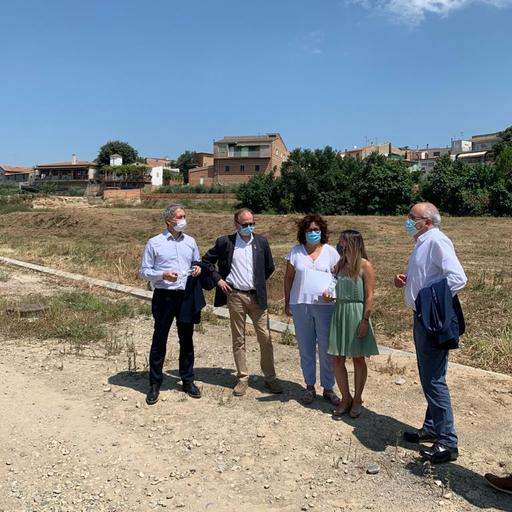 La nova escola L'Àlber d’Albesa comptarà amb 120 alumnes en un espai de 4.700m2. Així ho ha anunciat avui el conseller d’Educació, Josep Bargalló, durant una visita al municipi