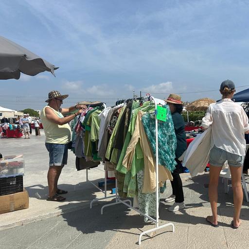 Una vintena de parades al Mercat d’Intercanvi i Segona Mà de Torredembarra