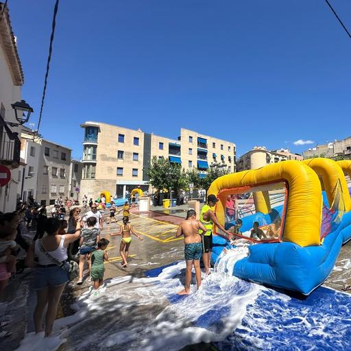 Torredembarra viu el cap de setmana de la Festa del Quadre al carrer malgrat la pluja