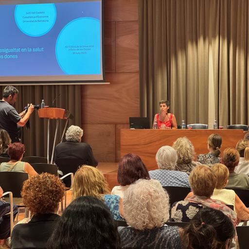 La conferència inaugural de la Universitat d'Estiu de les Dones explica les desigualtats de gènere en la salut