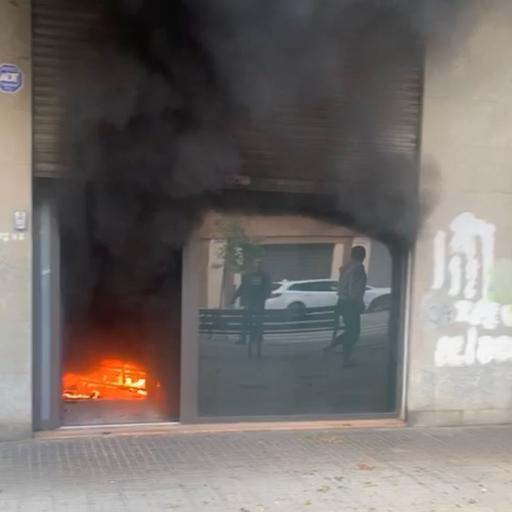 Incendi ràpidament controlat en un local de Sant Just