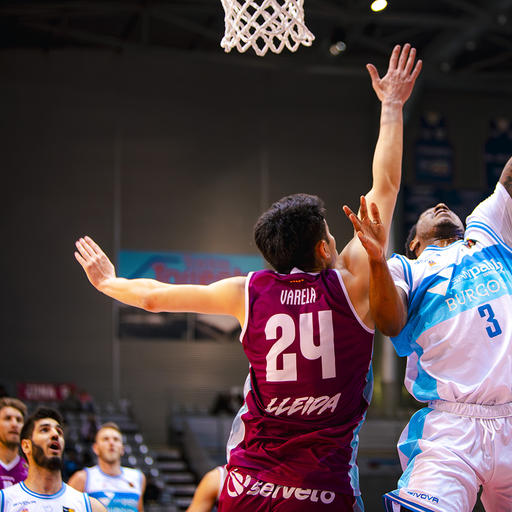 El San Pablo cae derrotado con un adverso final en el Barris Nord